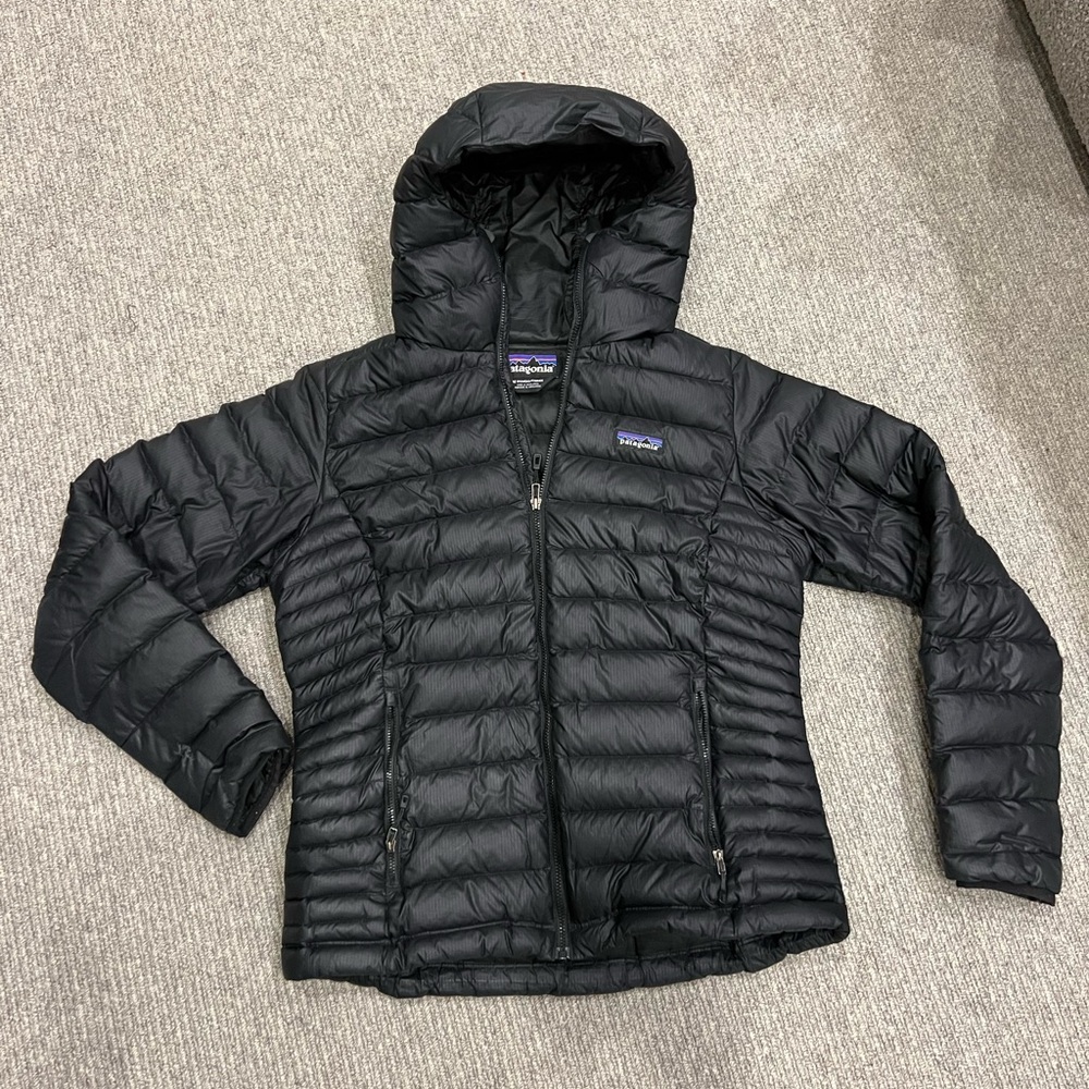 Patagonia Women’s Puffer! Medium. (See photos)